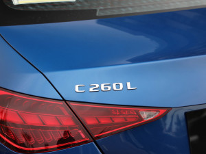 2022C 260 L \Ӱ ^