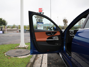 2022C 260 L \Ӱ {λ܇T