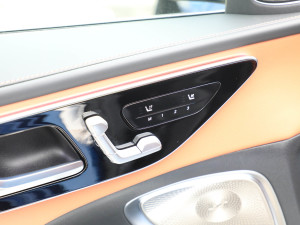 2022C 260 L \Ӱ п؅^