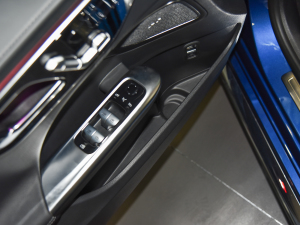 2022C 200 L \(yn)(dng) ǰT(mn)(ch)g