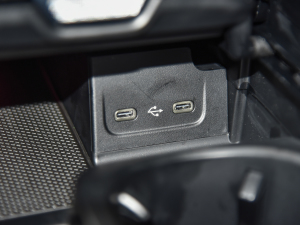 2022C 200 L \Ӱ п؅^