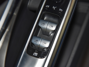 2022C 200 L \Ӱ п؅^