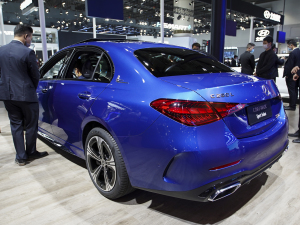 2022款C 260 L 运动版 4MATIC 整体外观