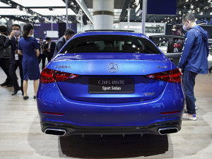 2022款C 260 L 运动版 4MATIC 整体外观