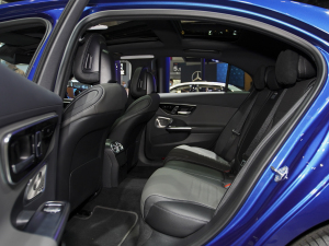 2022款C 260 L 运动版 4MATIC 空间座椅
