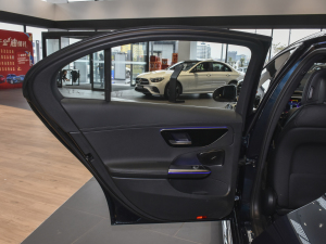 2022Ŀ C 260 L \Ӱ ܇T