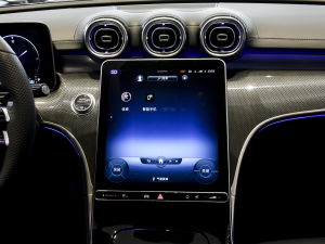 2022Ŀ C 260 L \Ӱ п؅^