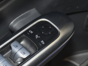 2022Ŀ C 260 L \Ӱ п؅^