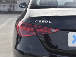 2022Ŀ C 260 L ^