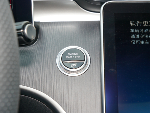 2022Ŀ C 200 L \Ӱ п؅^