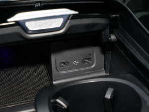 2022Ŀ C 200 L \Ӱ п؅^