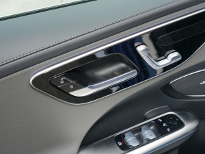 2022Ŀ C 200 L \Ӱ п؅^