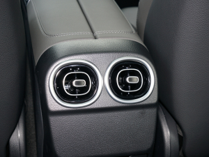 2022Ŀ C 200 L \Ӱ п؅^