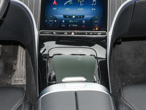 2022Ŀ C 260 L ҹ\Ӱ g