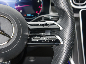 2022Ŀ C 260 L ҹ\Ӱ п؅^