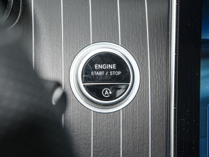 2022Ŀ C 260 L ҹ\Ӱ п؅^