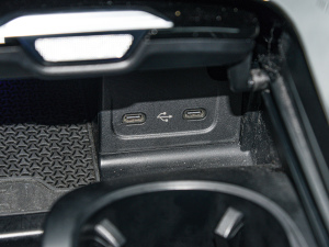 2022Ŀ C 260 L ҹ\Ӱ п؅^