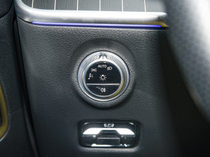 2022Ŀ C 260 L ҹ\Ӱ п؅^