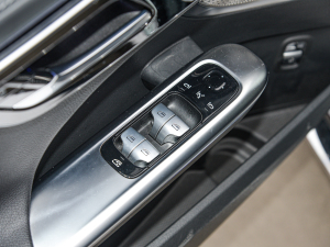 2022Ŀ C 260 L ҹ\Ӱ п؅^