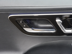 2022Ŀ C 260 L ҹ\Ӱ п؅^