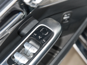 2022Ŀ C 260 L ҹ\Ӱ п؅^