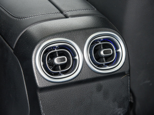 2022Ŀ C 260 L ҹ\Ӱ п؅^