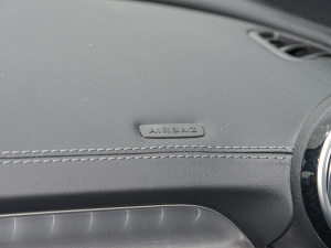 2022Ŀ C 260 L ҹ\Ӱ п؅^