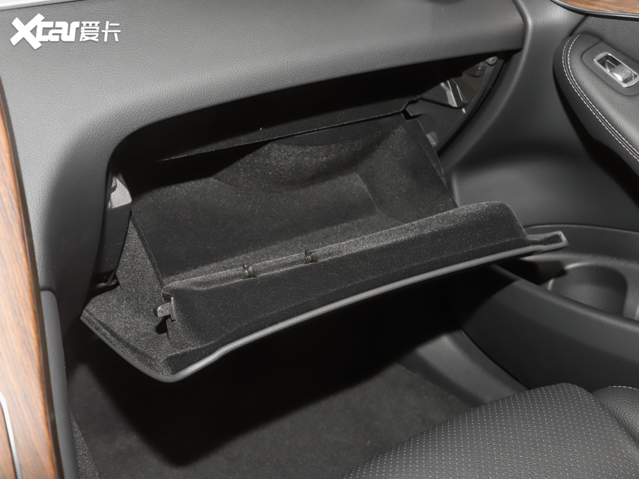 2022��YGLC 300 L 4MATIC �Ӹ���