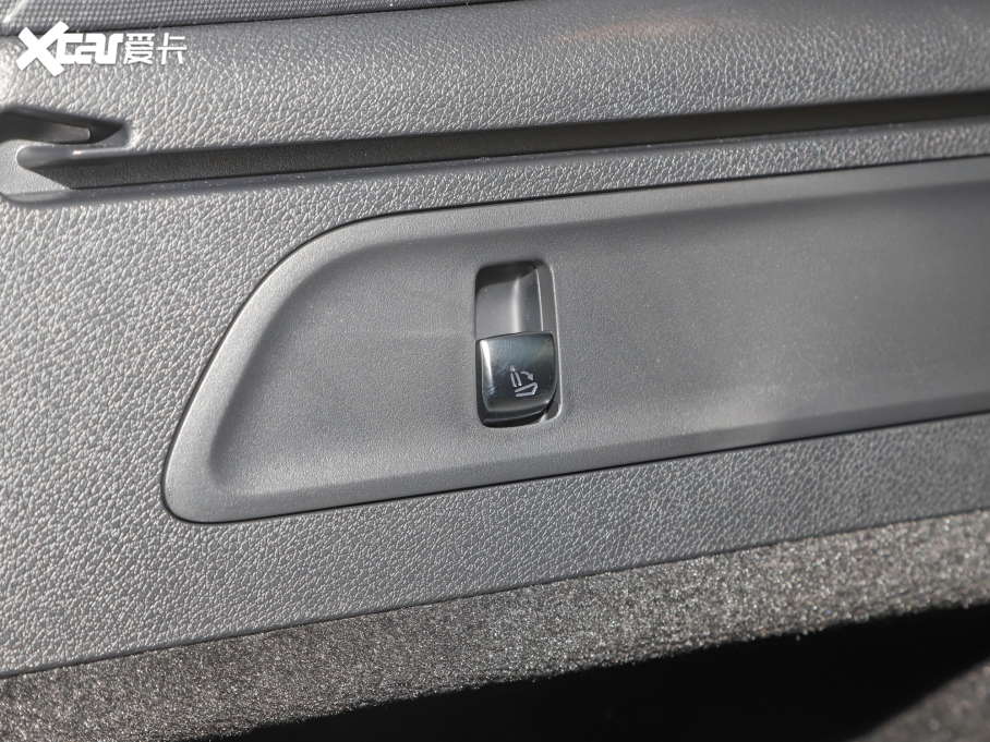 2022��YGLC 300 L 4MATIC �Ӹ���