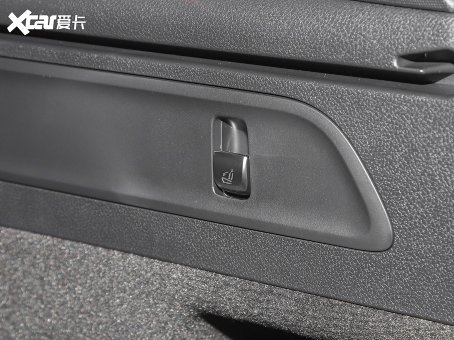 2022��YGLC 300 L 4MATIC �Ӹ���