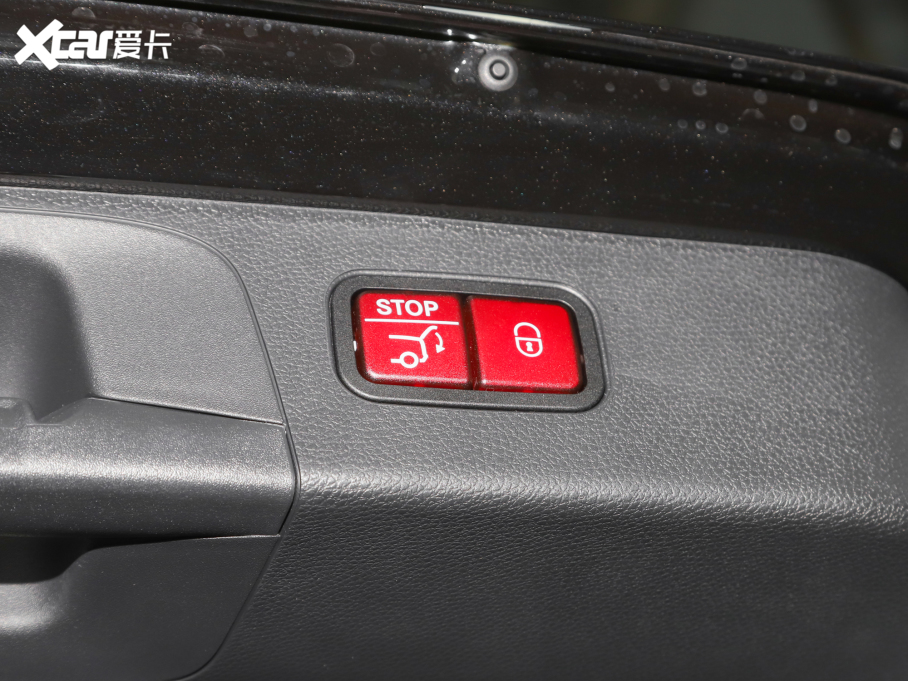 2022��YGLC 300 L 4MATIC �Ӹ���