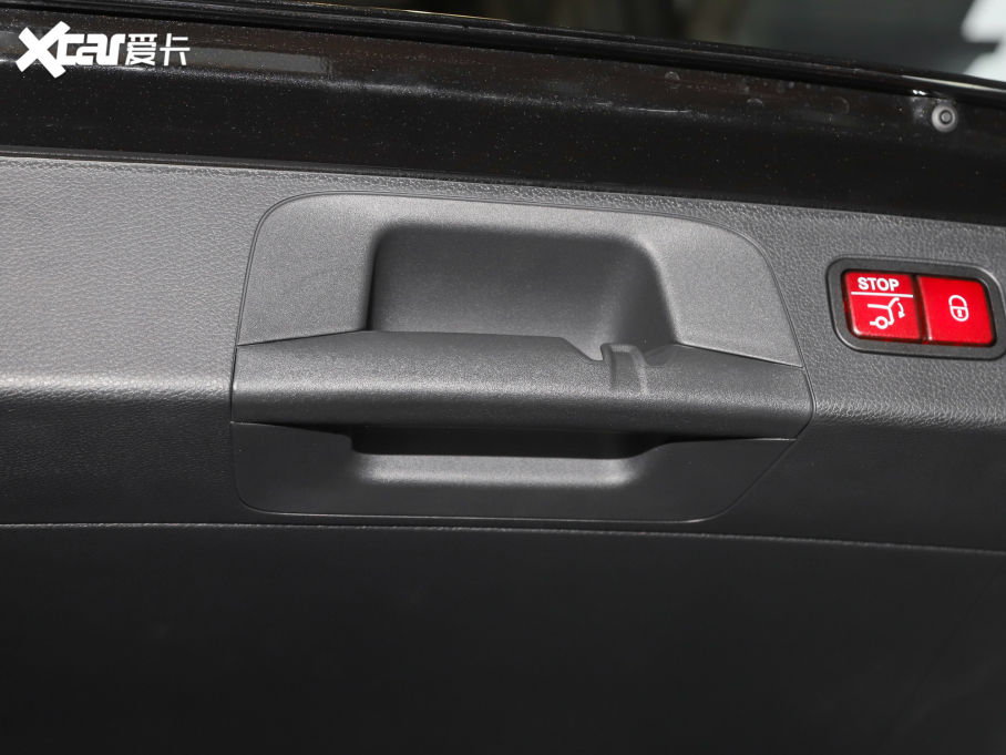 2022��YGLC 300 L 4MATIC �Ӹ���