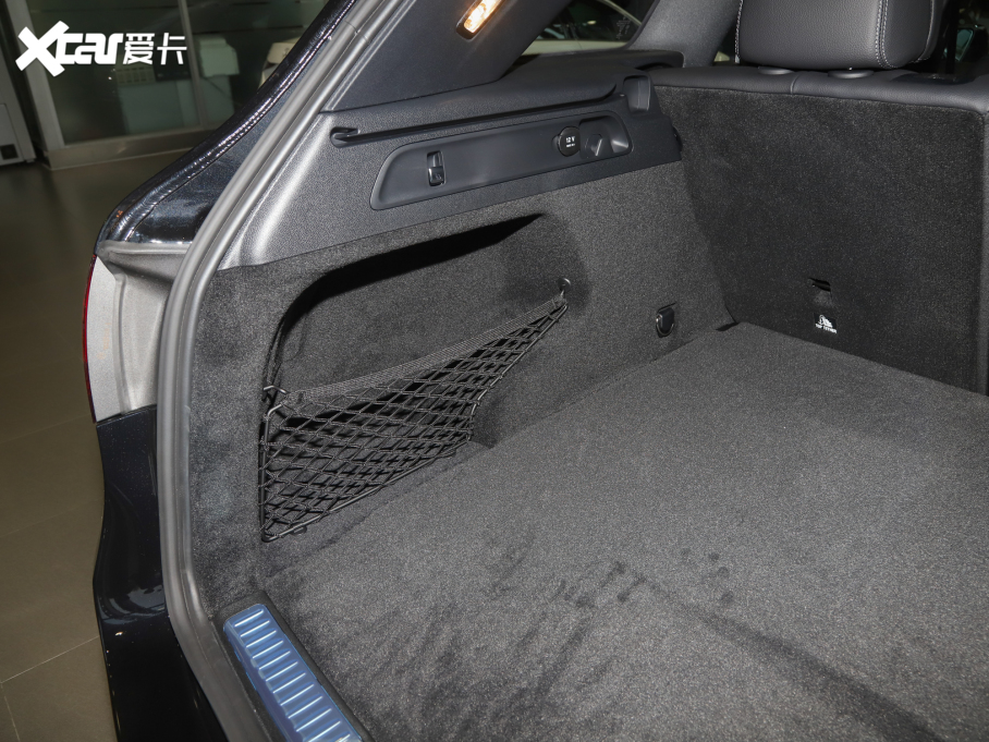 2022��YGLC 300 L 4MATIC �Ӹ���