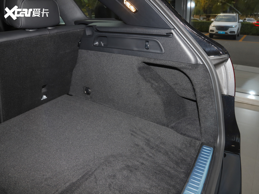 2022��YGLC 300 L 4MATIC �Ӹ���