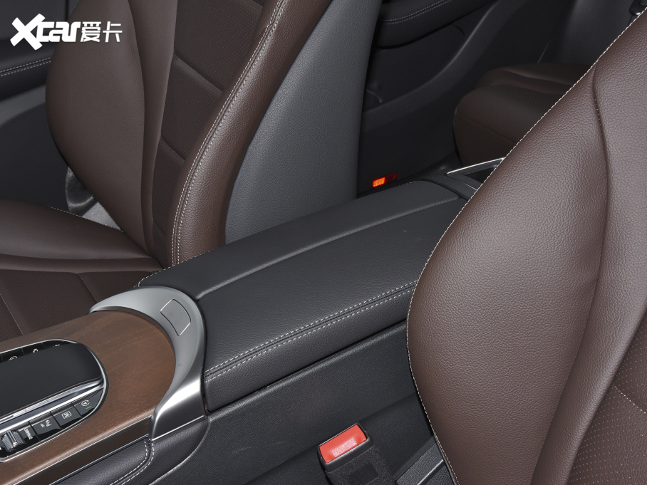 2022��YGLC �Ŀ� 300 L 4MATIC ���A��