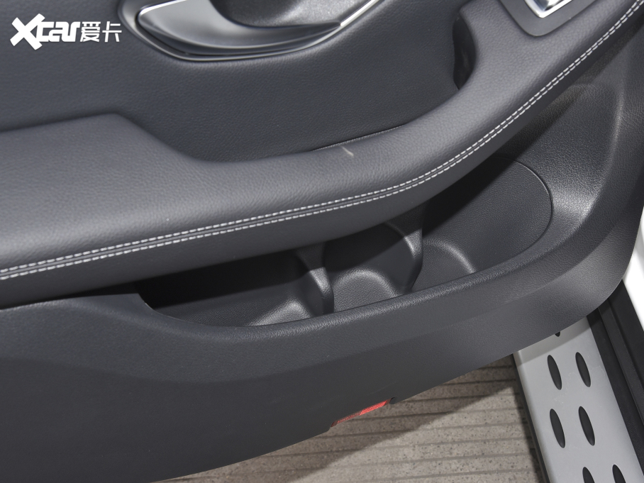 2022��YGLC �Ŀ� 300 L 4MATIC ���A��