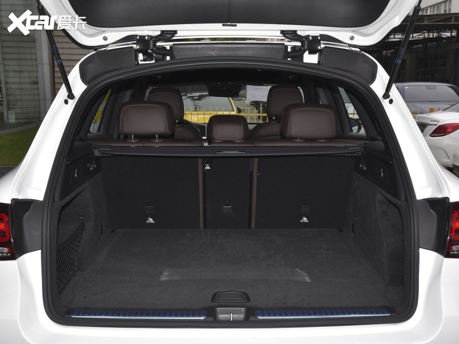 2022��YGLC �Ŀ� 300 L 4MATIC ���A��