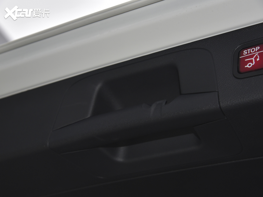 2022��YGLC �Ŀ� 300 L 4MATIC ���A��