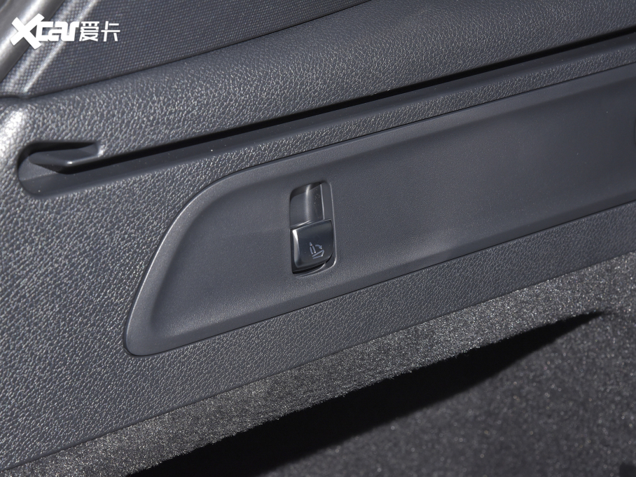 2022��YGLC �Ŀ� 300 L 4MATIC ���A��