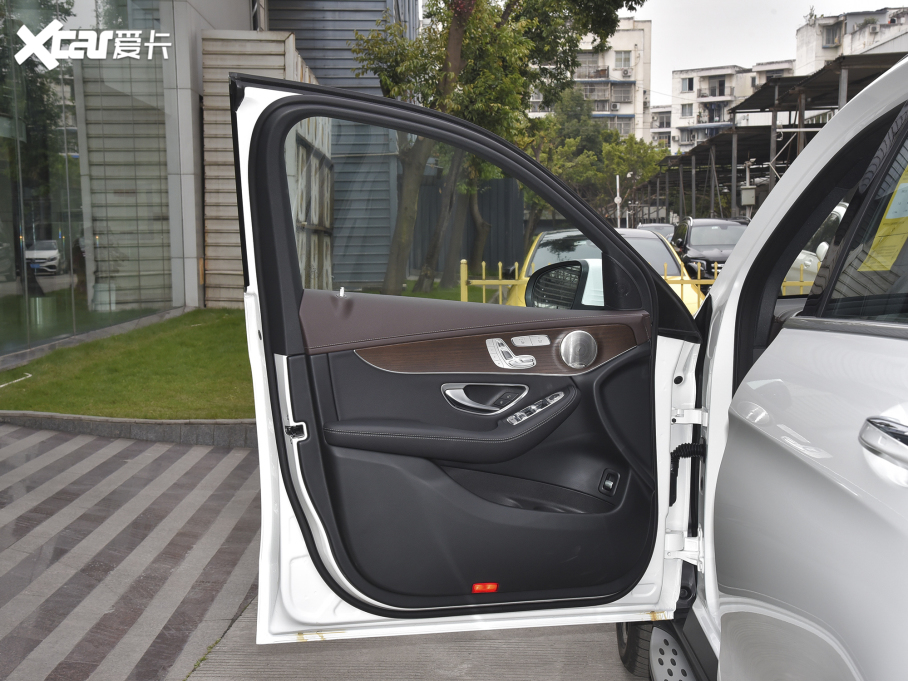 2022��YGLC �Ŀ� 300 L 4MATIC ���A��