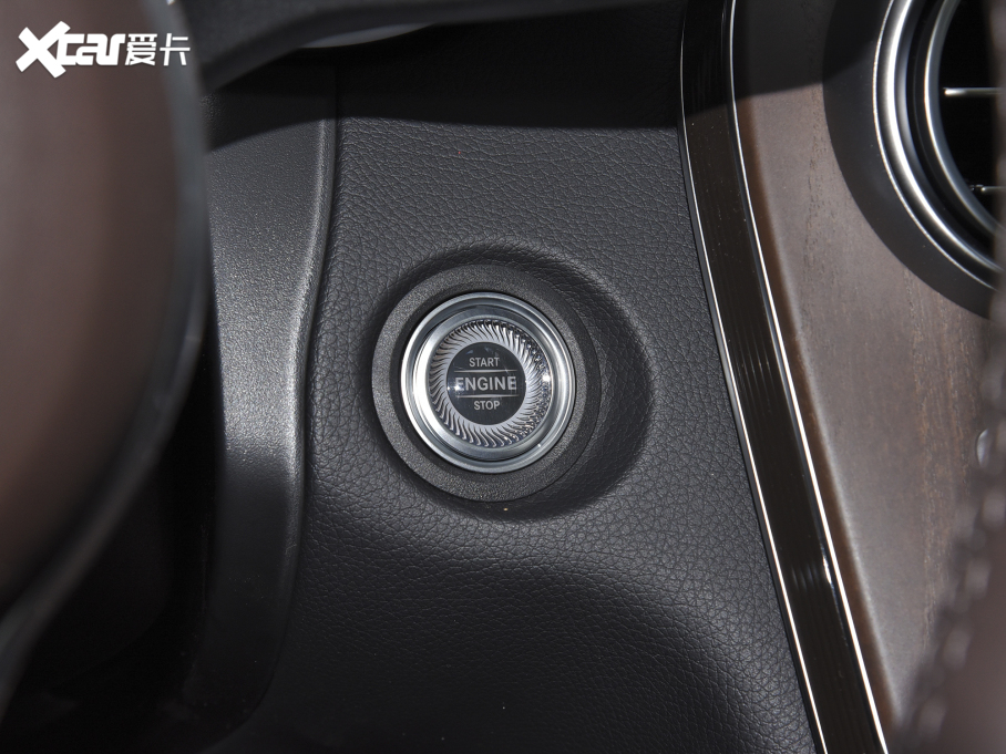 2022��YGLC �Ŀ� 300 L 4MATIC ���A��