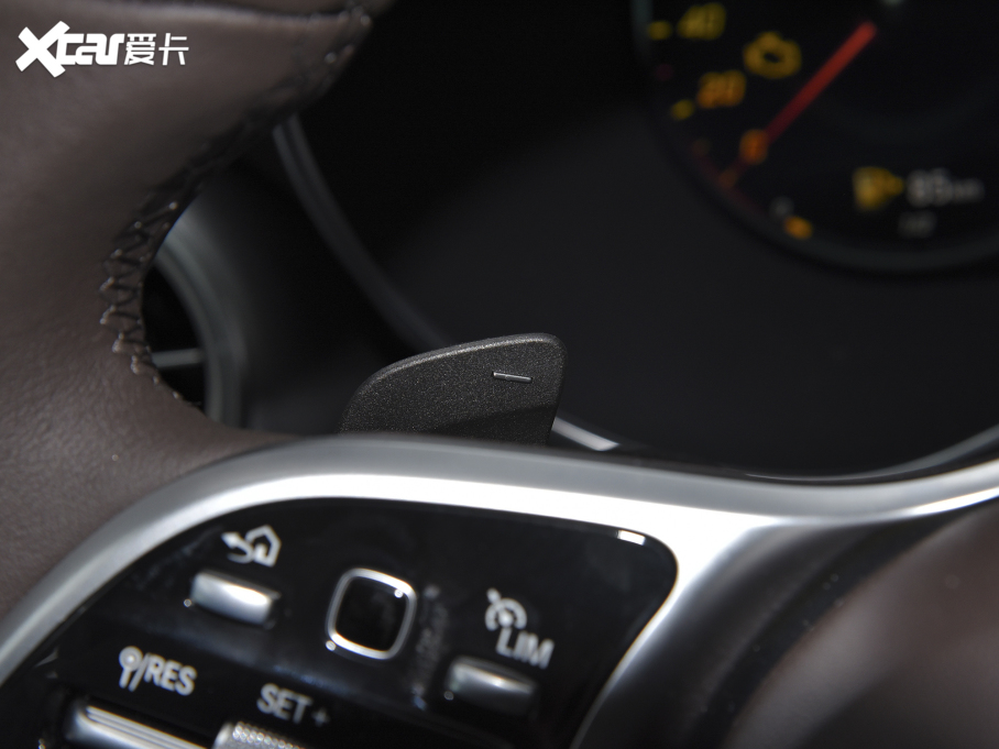 2022��YGLC �Ŀ� 300 L 4MATIC ���A��