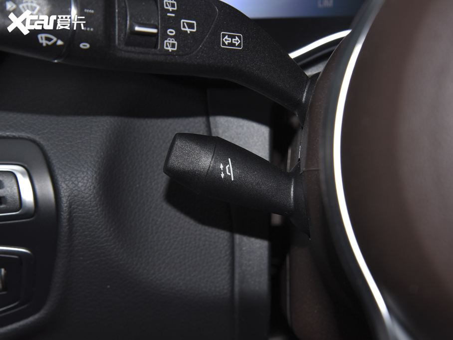 2022��YGLC �Ŀ� 300 L 4MATIC ���A��