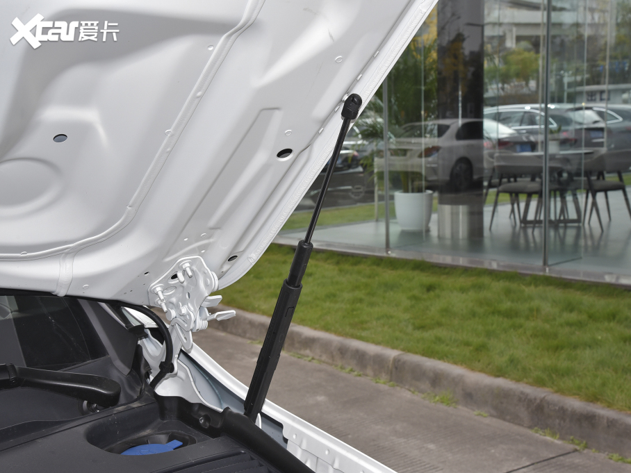 2022YGLC Ŀ 300 L 4MATIC A