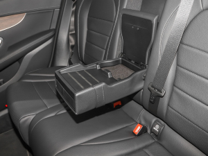 2022款300 L 4MATIC 动感型 后排中央扶手功能