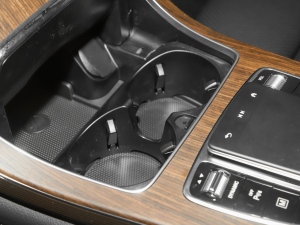 2022款300 L 4MATIC 动感型 前排杯架