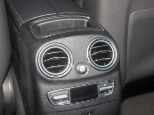 2022300 L 4MATIC Ӹ п؅^(q)