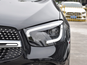 2022300 L 4MATIC A ^