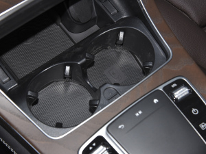 2022款300 L 4MATIC 豪华型 前排杯架