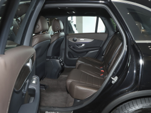 2022款改款 260 L 4MATIC 动感型 后排空间